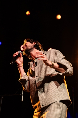 050.jpg